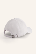 J. Lindeberg Anga Kappe in neutralem Farbton, bequemes Design, sichtbare Stoffstruktur und gebrandetes Logo auf der Vorderseite