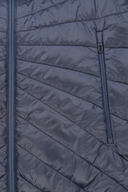 J. Lindeberg Madde Quilt Hybrid Weste als leichter Midlayer mit Steppung und Reißverschluss, ideal für sportliche Aktivitäten.