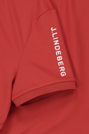 J. Lindeberg Tour Tech Polo in Grau, bequemes Herren-Polo mit sportlichem Schnitt und atmungsaktivem Material.