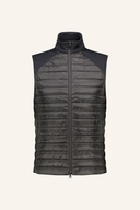 J. Lindeberg Hayden Hybrid Weste als Midlayer, leichter Quilt-Hybrid, sichtbare Details und stilvolles Design.