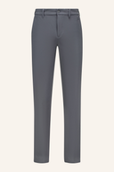 J. Lindeberg Axil Fleece Twill Hose, lange Hosen aus Fleece-Twill, in dunkler Farbe, Detailansicht der Stoffstruktur.