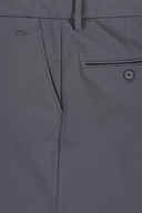 J. Lindeberg Axil Fleece Twill Hose, lange Hosen aus weichem Twillstoff, bequemer Schnitt in dunkler Farbe, Fronttaschen sichtbar