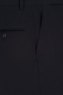 Kurze Vent Golfshorts von J. Lindeberg, atmungsaktive Golfhosen in neutralem Design, ideal für das Spiel auf dem Golfplatz