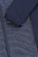 J. Lindeberg Heyden Quilt Hybrid Jacke in dunkler Farbe, mit Steppung und Reißverschluss, isoliert und stilvoll für kaltes Wetter