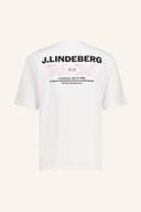 J. Lindeberg Hale 30Y T-Shirt in neutral Farbgebung, aus weichem Stoff, mit rundem Halsausschnitt und Logo-Print auf der Brust.