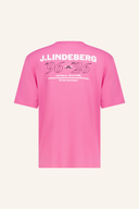 J. Lindeberg Hale 30Y T-Shirt in neutral Farbe, weiches Baumwollmaterial, liegt flach auf weißem Hintergrund.