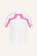 J. Lindeberg 30Y Rory KV Mock Neck T-Shirt, schwarzes Shirt mit Stehkragen und Logo-Details, Nahaufnahme des Designs