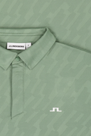 J. Lindeberg Wilhelm Poloshirt in Blau, bequemes T-Shirt mit Kragen und kurzen Ärmeln, sichtbare Details und Logo auf der Brust