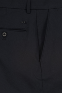 Lange Golfhose von J. Lindeberg, Vent Golf Pant, in sportlichem Design mit atmungsaktivem Material, auf dem Bild gestaltet in Grau.