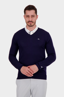 J. Lindeberg Lymann gestrickter Pullover, warm und stylisch, mit feinen Strickmustern, auf einem weißen Hintergrund.