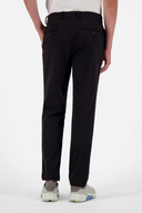 J. Lindeberg Axil Fleece Twill Golfhose, lange Hosen aus Fleece-Twill mit geradem Schnitt, in neutralem Farbton.
