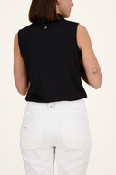 Ärmelloses Daily Sports Peoria Polo-Shirt in hellem Farbton, flacher Kragen und sportliches Design, auf weißem Hintergrund.