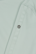 Dunkelgrüne Anna Longsleeve von Daily Sports, atmungsaktiver Midlayer für Damen, Detailaufnahme des langärmeligen Oberteils.