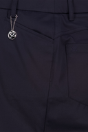 Lange Damenhose von Daily Sports, Lyric V2 Ankle Hose, mit schmalem Sitz und elastischem Bund, in dunkler Farbe.