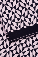 Hellgrauer Jacquard Pullover von Daily Sports, detailreiche Musterung und weiches Strickmaterial, sitzt bequem.