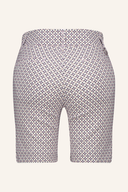 Bunte Magic Motif Shorts von Daily Sports, kurze Hosen mit farbigem Muster, bequemes Sportswear-Design, auf weißem Hintergrund.
