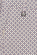 Bunte Magic Motif Shorts der Marke Daily Sports, kurze sportliche Hosen mit auffälligem Design, auf weißem Hintergrund.