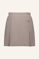 Sportlicher Windschutz-Rock von Daily Sports, aus atmungsaktivem Material, perfekt für Outdoor-Aktivitäten.