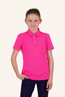 Kjus Polo Self Collar Poloshirt in Blau, aus weichem Stoff, mit klassischem Kragen und kurzem Ärmel, auf weißem Hintergrund.