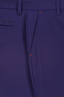 Lange Jungenhosen von Chervo mit Gecko-Muster, bequemer Schnitt und elastischem Bund, ideal für Outdoor-Aktivitäten.