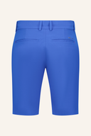 Kjus Iver Shorts, kurze Hosen aus leichtem Material, in einem neutralen Farbton, mit elastischem Bund und Taschen.