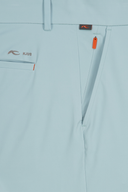 Kjus Iver Shorts, kurze Hosen aus atmungsaktivem Stoff, mit elastischem Bund und stylischem Design, für sportliche Aktivitäten und Freizeit.