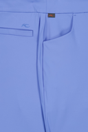 Kjus Susi Skort 16" Damenrock in dunklem Grün mit elastischem Bund und sportlichem Design, perfekt für Freizeit und Sport.