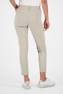 Chervo Sonora Hose, lange Hose aus leichtem Stoff, mit elastischem Bund und geradem Schnitt, in neutralem Farbton, vorne und hinten sichtbar