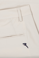 Chervo GARCIA Bermuda Hose aus leichter Baumwolle, beige, mit geradem Schnitt und Taschen, für sommerlichen Komfort.