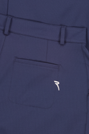 Chervo SAMARA Hose, lange Hose aus leichtem Stoff, mit geradem Schnitt und Taschen, in neutraler Farbgebung.