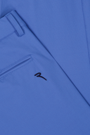 Lange Chervo Shirane Golfhose in neutraler Farbe, elastischer Stoff, mit Gürtelschlaufen und modernem Design.