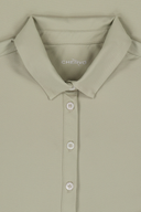 Chervo Advice Polo, bequemes Poloshirt aus Baumwolle mit Kragen und Knöpfen, in der Farbe Schwarz, auf weißem Hintergrund.