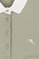 Chervo AMBIENTE Polo, elegantes Poloshirt aus weichem Stoff, nahtloser Kragen und stilvolle Passform, auf weißem Hintergrund.