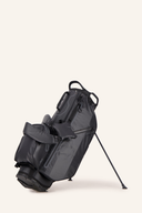 Elrey Emerald Ultradry Standbag mit wasserabweisendem Material, schwarzes Golf-Trolleybag mit mehreren Fächern, nah aufgenommen