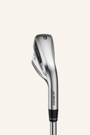 Callaway Apex AI200 Eisensatz, Nahaufnahme der Golf Eisensätze mit eleganter schwarzer Gestaltung und Stahlhülsen.