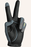 Golfhandschuh von Zoom mit Aqua-Control Peace Print, bequemer Grip und atmungsaktives Material für optimalen Komfort beim Golfspielen.