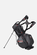 Schwarzer Big Max AQUA Hybrid 3 Hybrid-Koffer mit wasserdichtem Design und robustem Griff, ideal für Golfreisen.