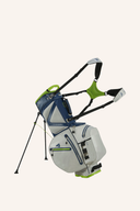 Hybrid-Cart AQUA Hybrid 4 von Big Max mit schwarzem Design, sichtbar auf dem Bild.