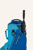 Großer Big Max Aqua Style 4 Cartbag mit blauer Wasserfarben-Optik und Regenschirm-Print, ideal für Golfausrüstung.