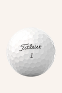 Titleist AVX Golfbälle, moderne, weiße Golfbälle mit glatter Oberfläche und Logo, ideal für präzise Schläge und langes Spiel