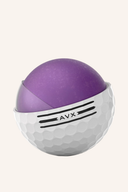 Titelist AVX 2024 Golfbälle, Nahaufnahme der weißen Bälle mit Logo, für hohen Flug und weichen Schlag.