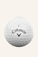 Callaway Chrome Tour X 2026 Golfbälle, normale Bälle, weiß mit schwarzem Callaway-Logo, detailreiche Oberfläche.