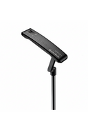 Schwarzer TaylorMade Soto #1 Putter mit Blade-Design, bereit für präzises Putten auf dem Golfplatz