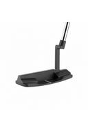 Schwarzer TaylorMade Soto #1 Putter mit Blade-Design, auf dem Golfplatz liegend, detailreiche Nahaufnahme