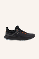 Schwarzer Ecco Golf Core Golfschuh für Herren, seitliche Ansicht, mit Mesh-Details und robustem Profil.