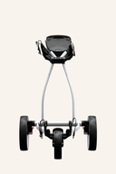 Großer Max Blade IP 2 Trolley mit schwarzem Design, vorderseitigem Print, stabiler Griff und Rädern für einfachen Transport.