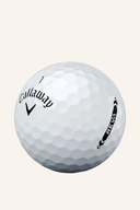 Weiße Callaway REVA 2021 Golfbälle, präzise und langlebige Bälle für das Golfspiel, im Bild sichtbar.