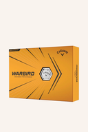 Callaway Warbird 2021 Golfbälle, weiße Bälle mit rotem Callaway Logo, auf einem Golfplatz liegend.