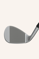 Cleveland CBZ Zipcore Wedge, 2025 Modell, Nahaufnahme des Golfschlägers mit schwarzem Griff und silberner Schlagfläche