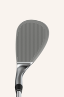 Cleveland CBZ Zipcore 2025 Wedge, Nahaufnahme des Golf-Wedges mit schwarzer Oberfläche und gebrochener Kante